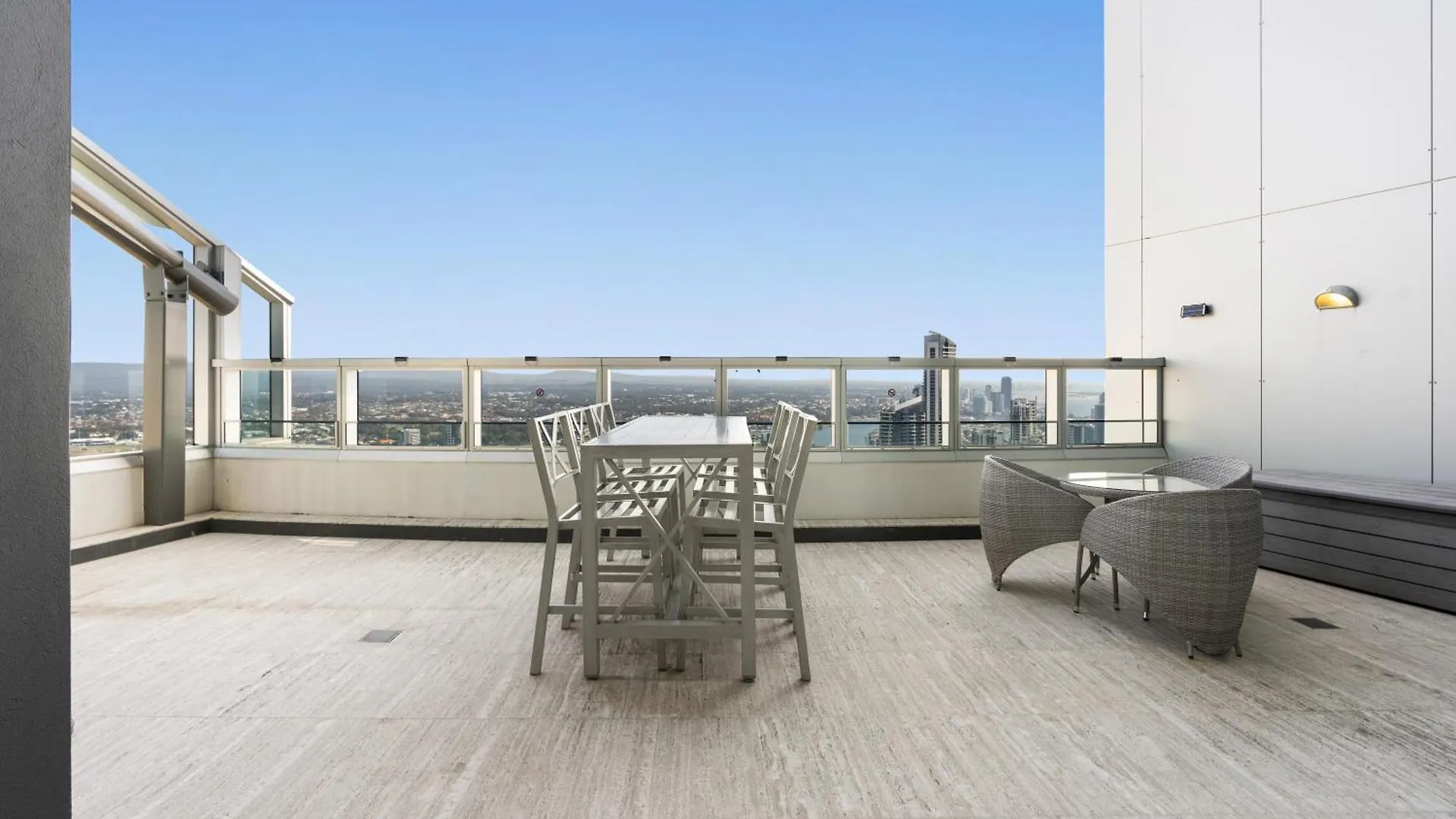 Q1 Resort & Spa - Official Gold Coast 4*,